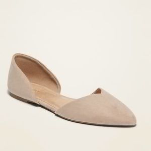 Pointed toe flat